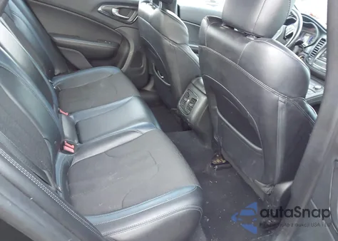 2015 Chrysler 200 S z USA, uszkodzony, nr VIN 1C3CCCDG3FN683566